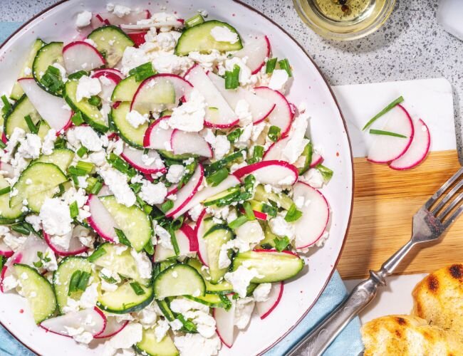gurken_rettich_salat_mit_feta | © stock.adobe.com gurken_rettich_salat_mit_feta | © stock.adobe.com