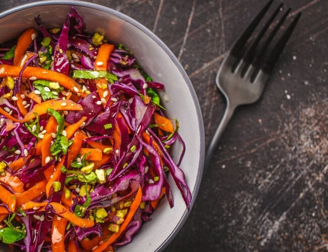 asiatischer_rotkrautsalat | © www.adobe.stock.com