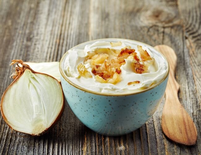 zwiebel_dip_rezept | © adobe.stock.com