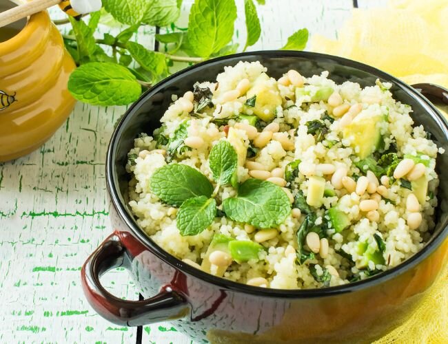 grünes_taboulé_mit_avocado_und_minze | © adobe.stock.com grünes_taboulé_mit_avocado_und_minze_rezept | © adobe.stock.com