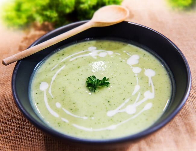 kopfsalat_cremesuppe | © adobe.stock.com kopfsalat_cremesuppe_rezept | © adobe.stock.com