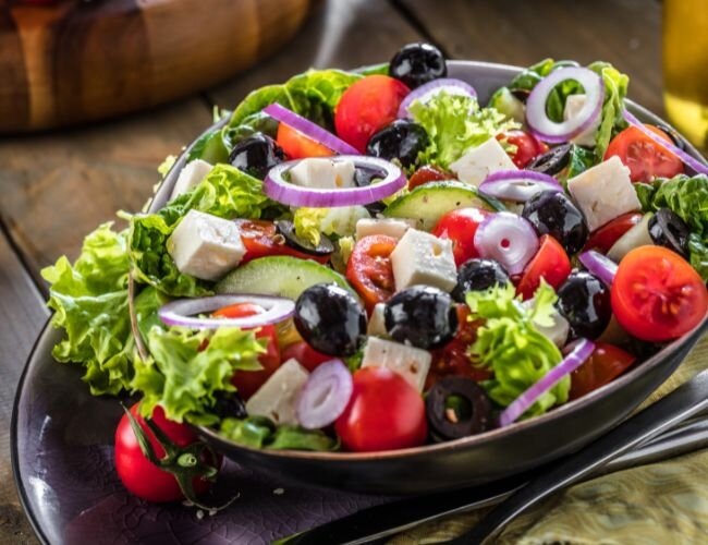 kopfsalat_im_griechischen_salat | © adobe.stock.com kopfsalat_im_griechischen_salat | © adobe.stock.com