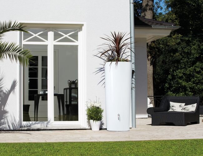 Garantia Regentonne Coco mit Pflanzschale Anwendungsbeispiel | © Garantia